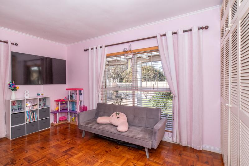 5 Bedroom Property for Sale in Meadowridge Western Cape